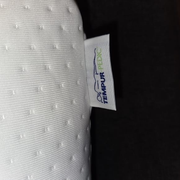 SET OF 2 Tempur-Pedic Symphony Pillows - Picture 5 of 16